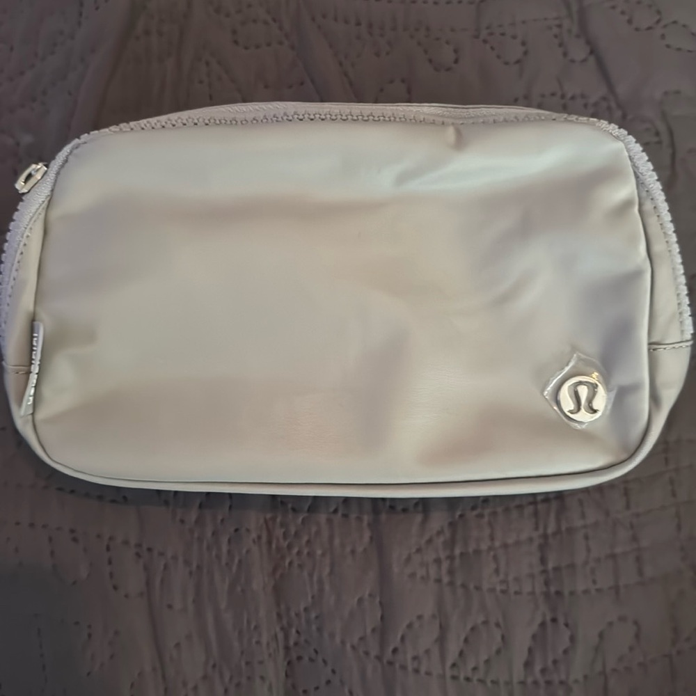 GREY LULULEMON BELT BAG 🩶